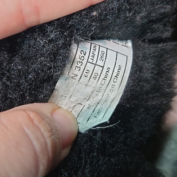 Ugg Australia Women's 3352 Button Black Suede Sheepskin Ankle Boots Shoes Sz 9 - Picture 10 of 11